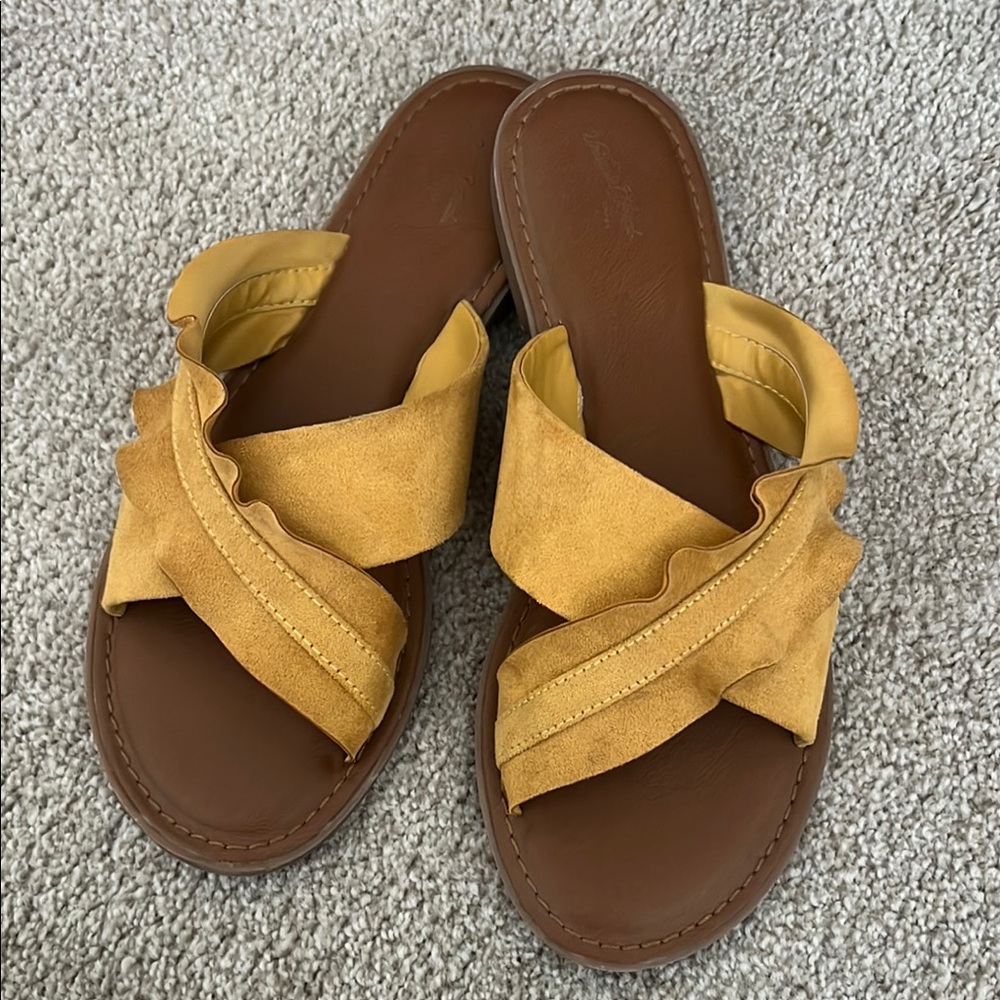 Universal Thread Yellow and Brown Minimalist Slide Sandals